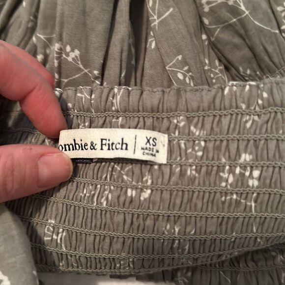 Abercrombie & Fitch Light Olive Green Floral Peplum Top - Picture 4 of 9